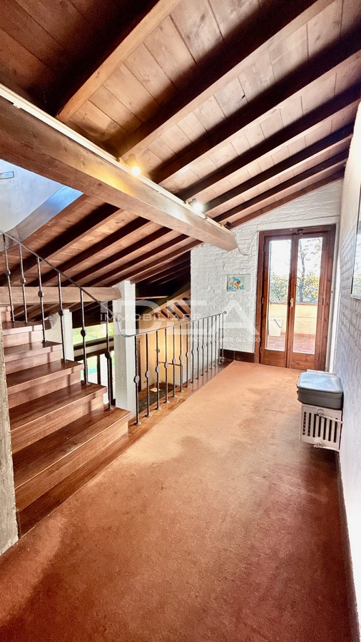 Villa con giardino in via corte mei, Capannori