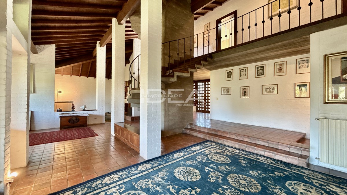 Villa con giardino in via corte mei, Capannori