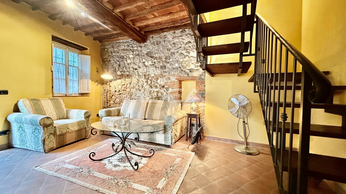 Casa indipendente in vendita in via della chiesa ix, Lucca