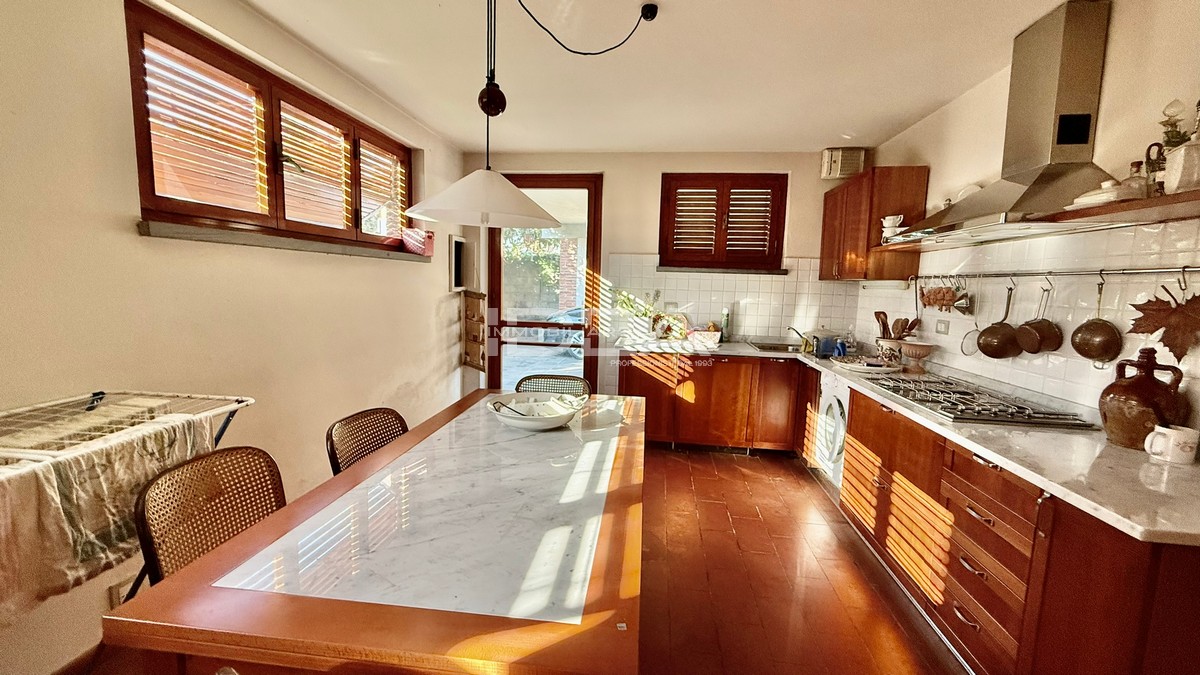 Villa con giardino in via san martino, Capannori