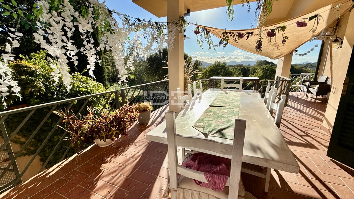 Villa con giardino in via di montecarlo, Montecarlo