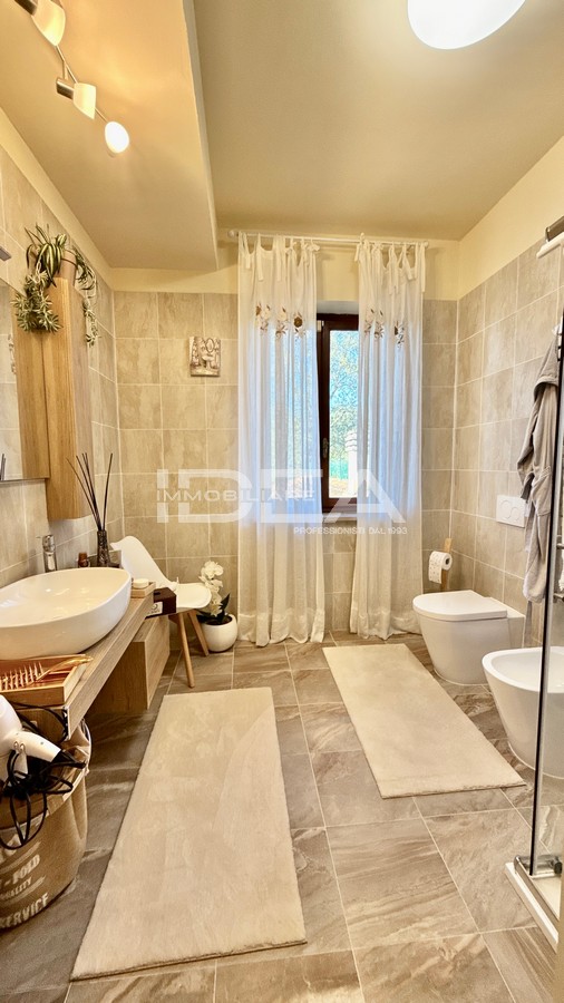 Villa con giardino in via di montecarlo, Montecarlo