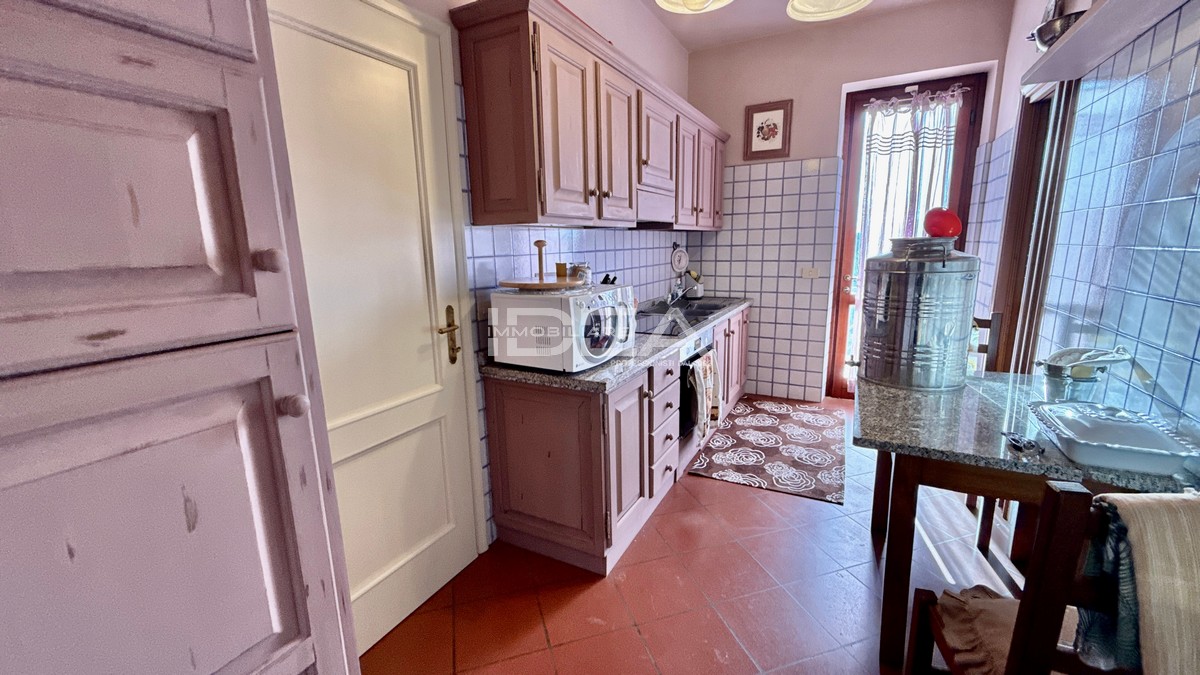 Villa con giardino in via di montecarlo, Montecarlo