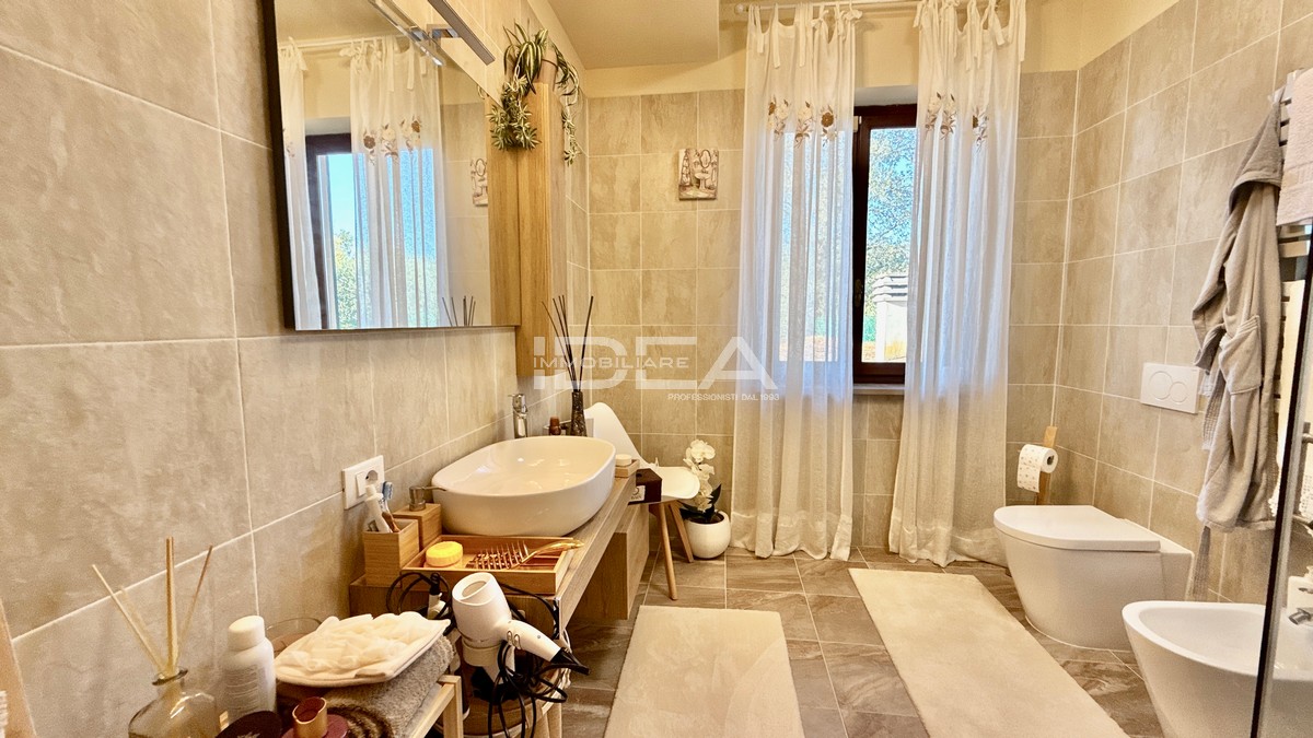 Villa con giardino in via di montecarlo, Montecarlo