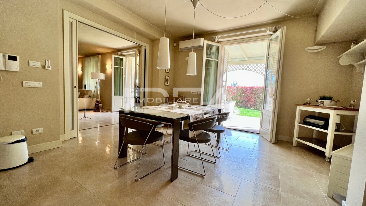 Villa con giardino in via dei borelli, Lucca