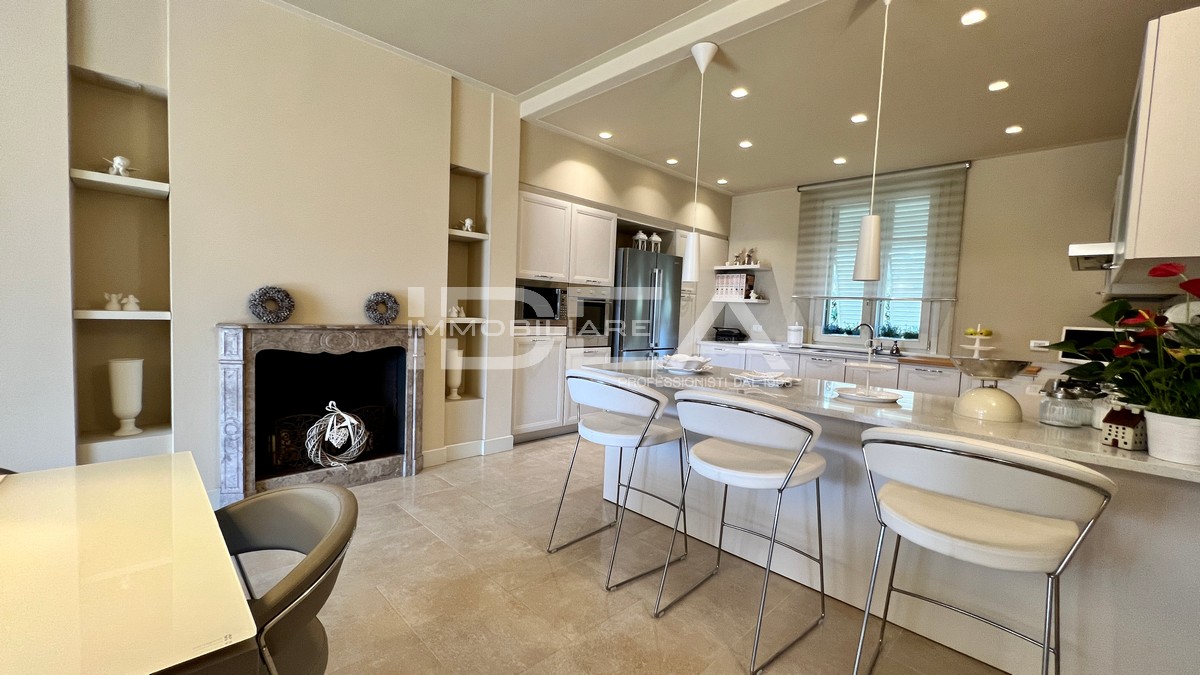 Villa con giardino in via dei borelli, Lucca