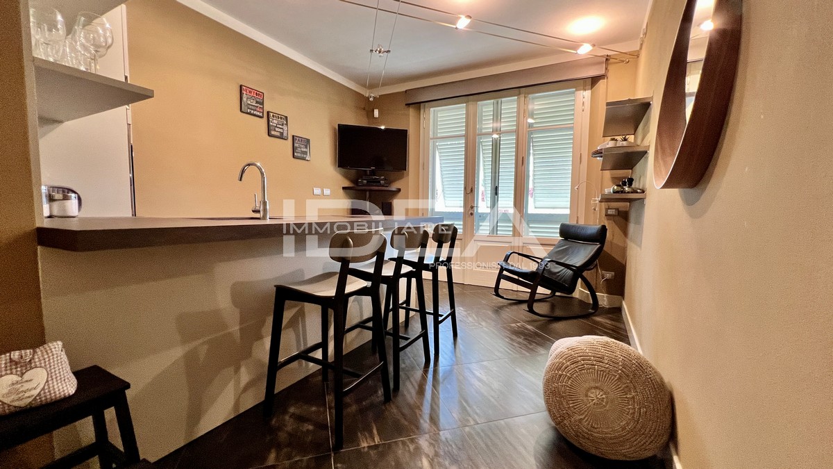 Villa con giardino in via dei borelli, Lucca