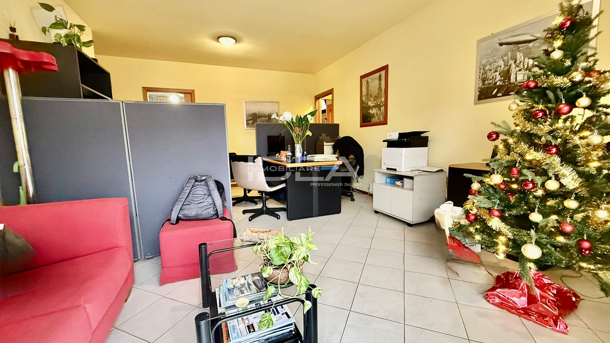 Trilocale con terrazzo in via farnesi, Lucca