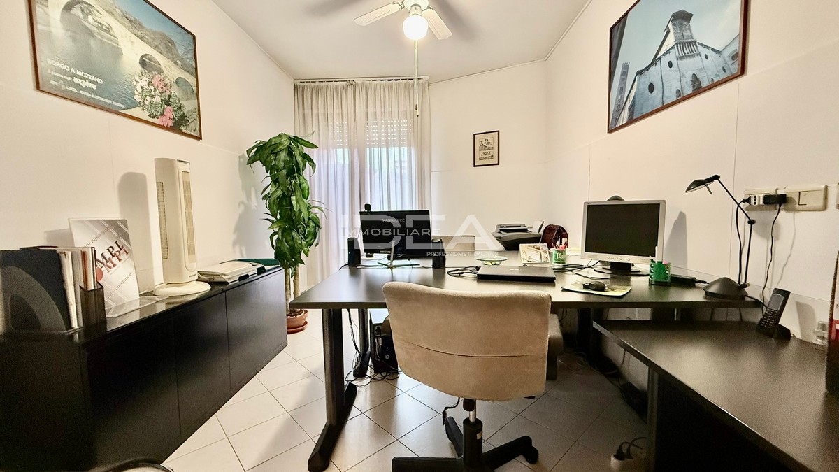 Trilocale con terrazzo in via farnesi, Lucca