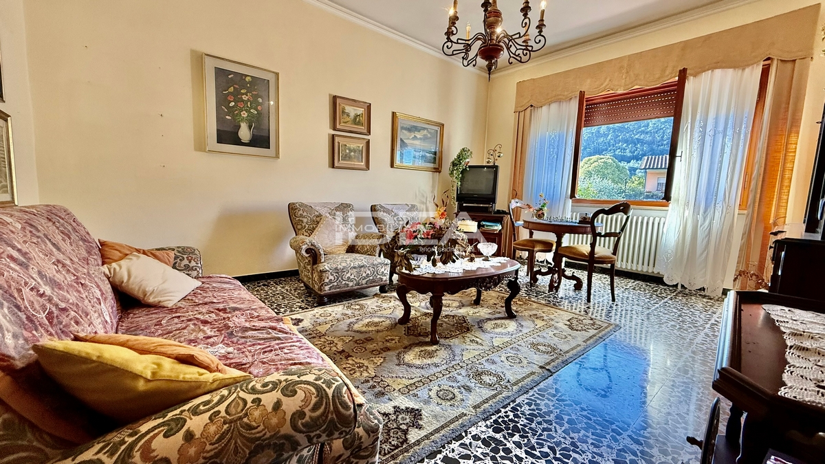 Villa con giardino in via dei sodini, Capannori