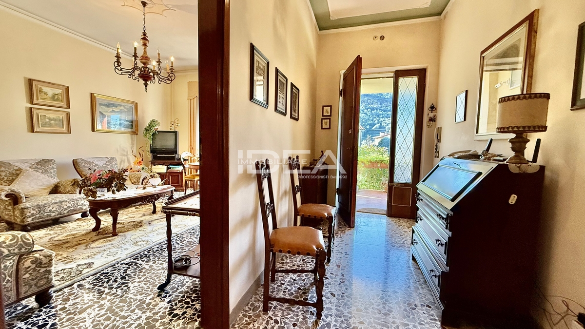Villa con giardino in via dei sodini, Capannori