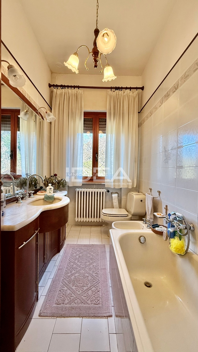 Villa con giardino in via dei sodini, Capannori