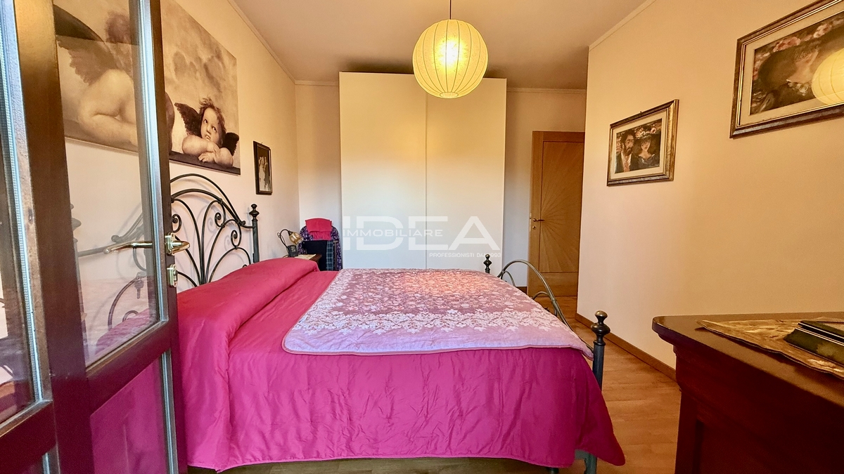 Villa con giardino in via della billona, Lucca