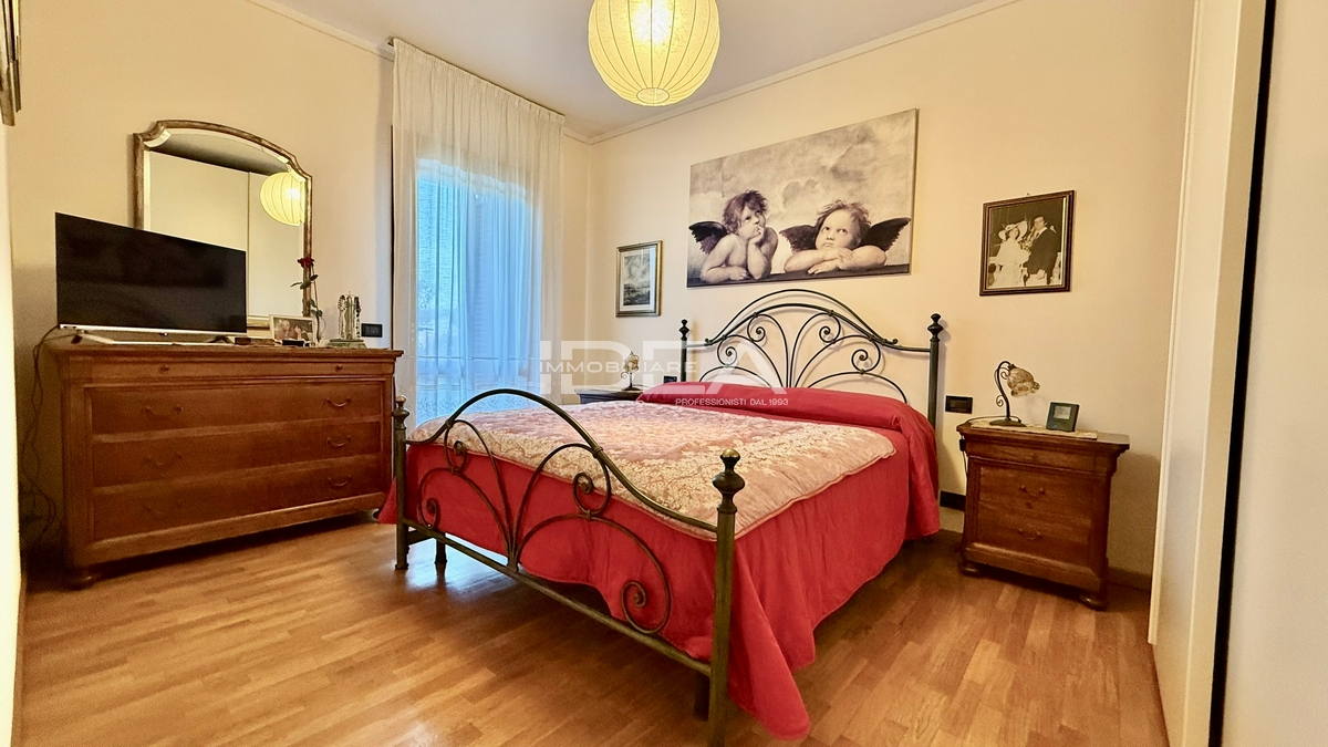 Villa con giardino in via della billona, Lucca