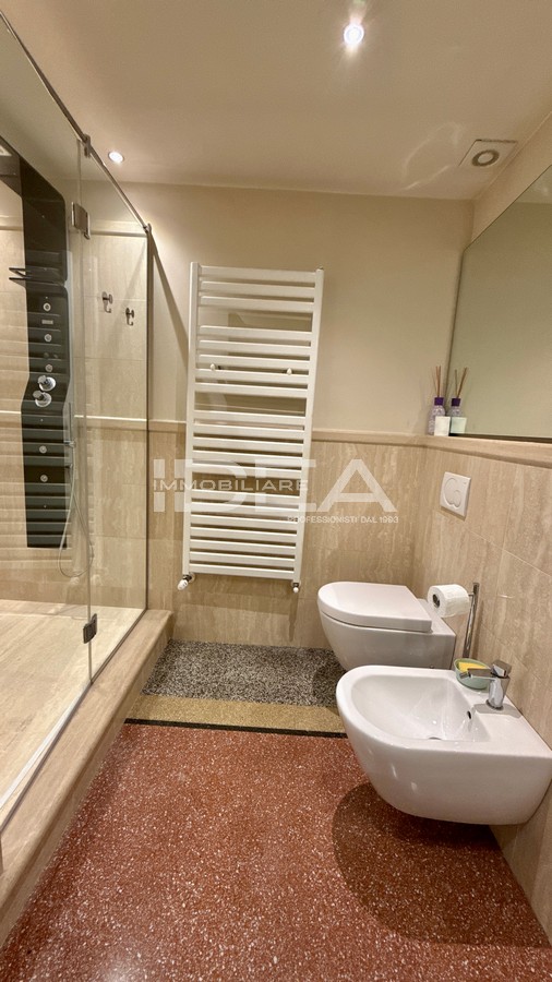 Villa con giardino in viale giuseppe giusti, Lucca