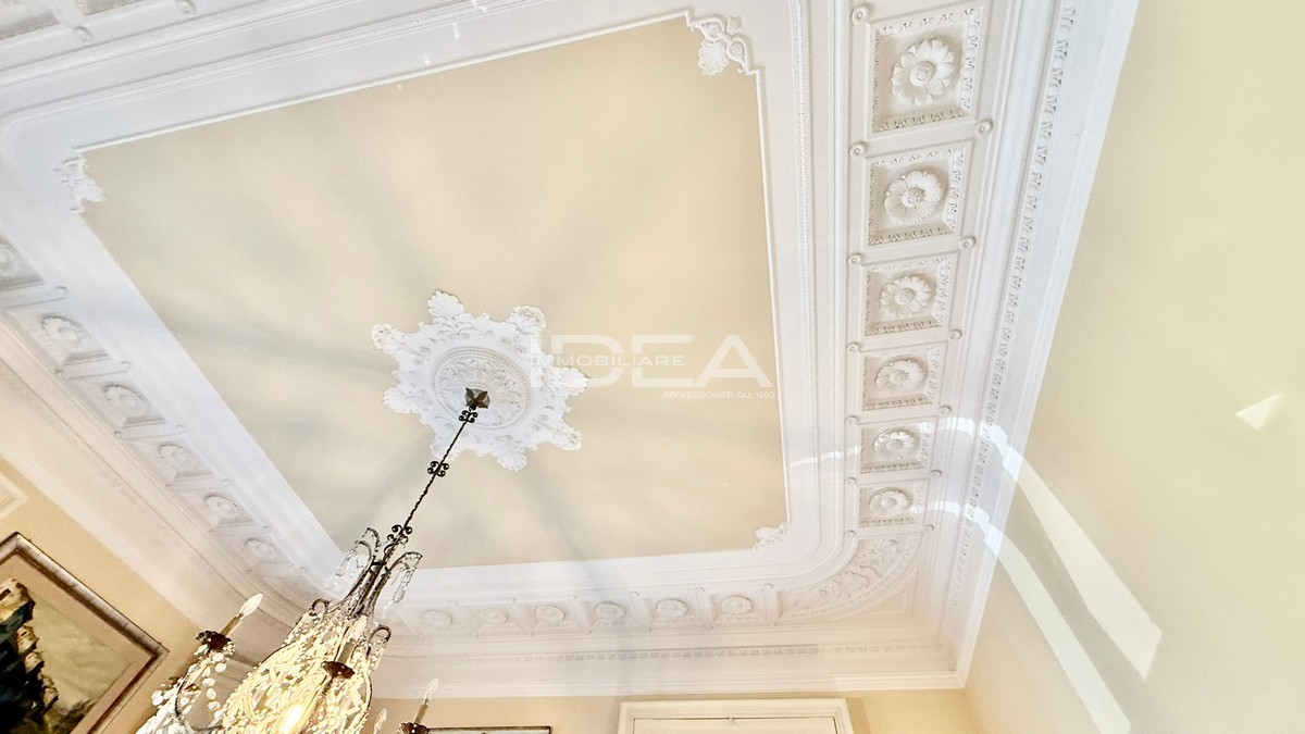 Villa con giardino in viale giuseppe giusti, Lucca