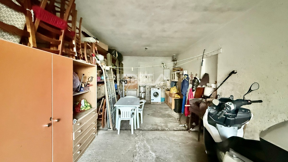 Rustico con giardino in via dei borelli, Lucca