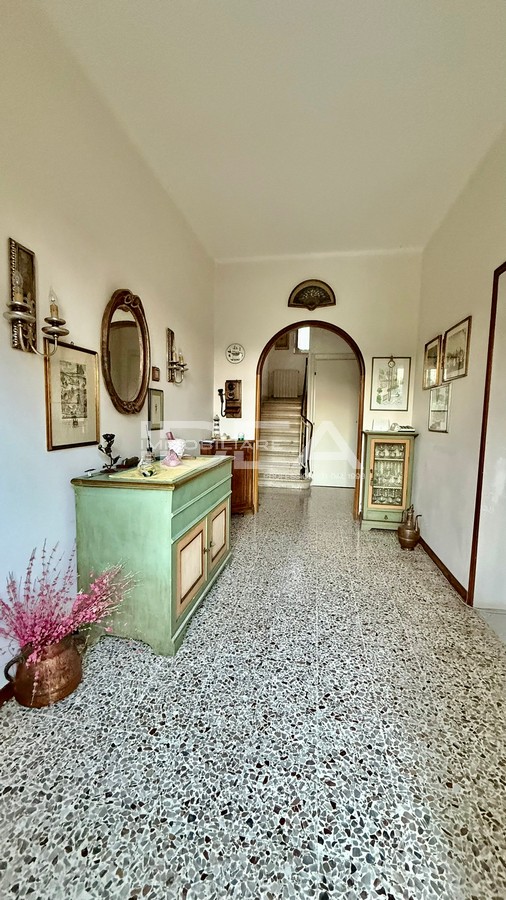 Rustico con giardino in via dei borelli, Lucca