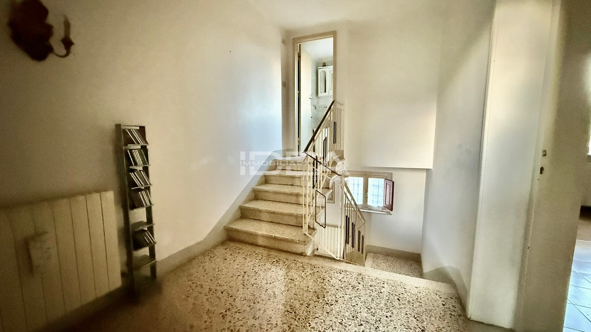 Rustico con giardino in via dei borelli, Lucca