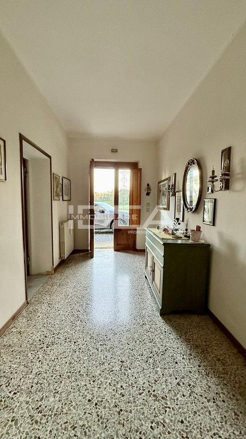 Rustico con giardino in via dei borelli, Lucca