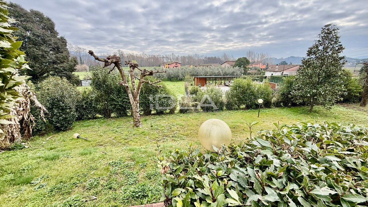 Rustico con giardino in via della pieve di santo stefano, Lucca