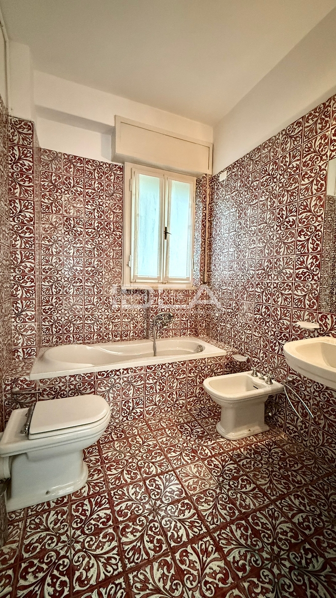 Quadrilocale vista mare in via icilio sadun, Viareggio