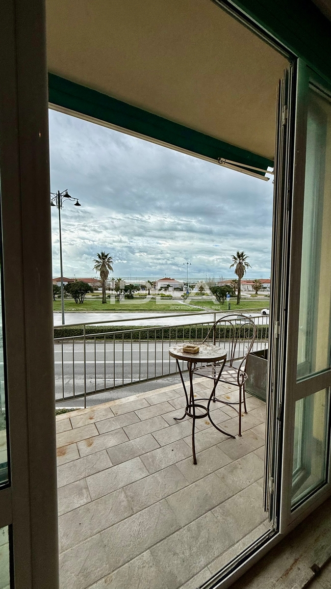 Quadrilocale vista mare in via icilio sadun, Viareggio