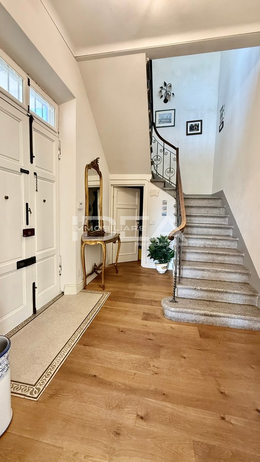 Villa con giardino in via nieri, Lucca