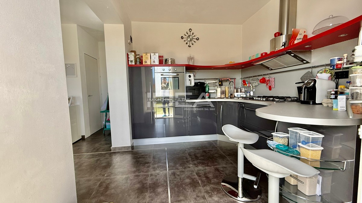 Villa con giardino in via della madoninna 79, Capannori