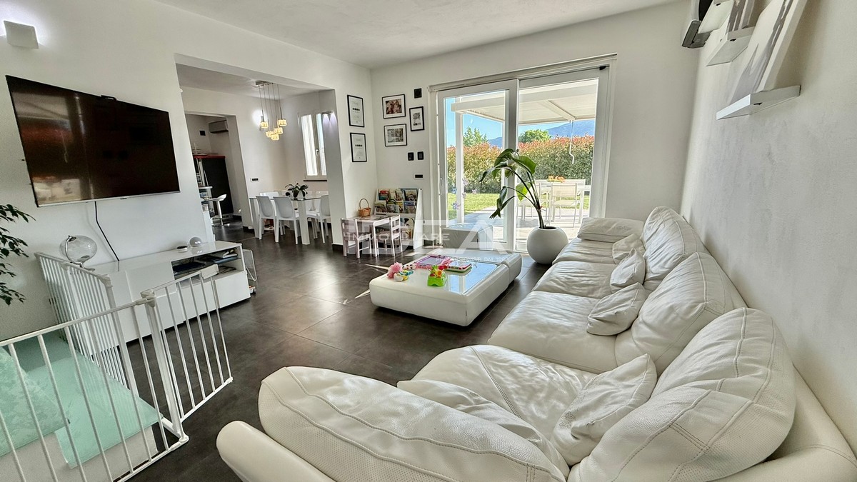 Villa con giardino in via della madoninna 79, Capannori