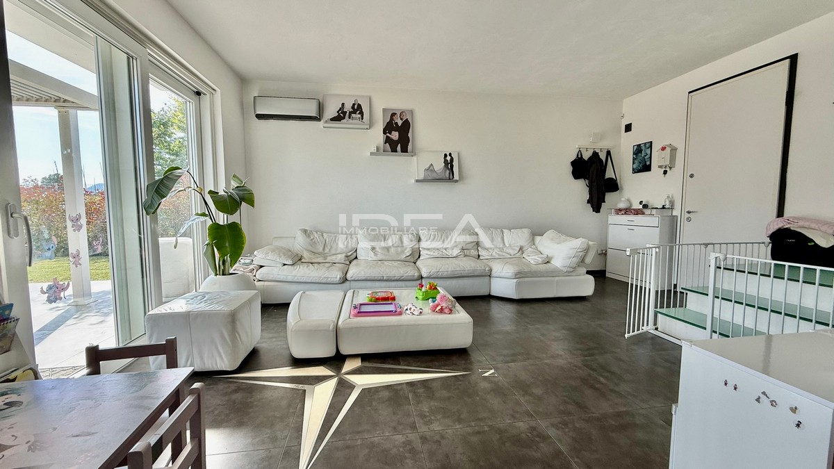 Villa con giardino in via della madoninna 79, Capannori