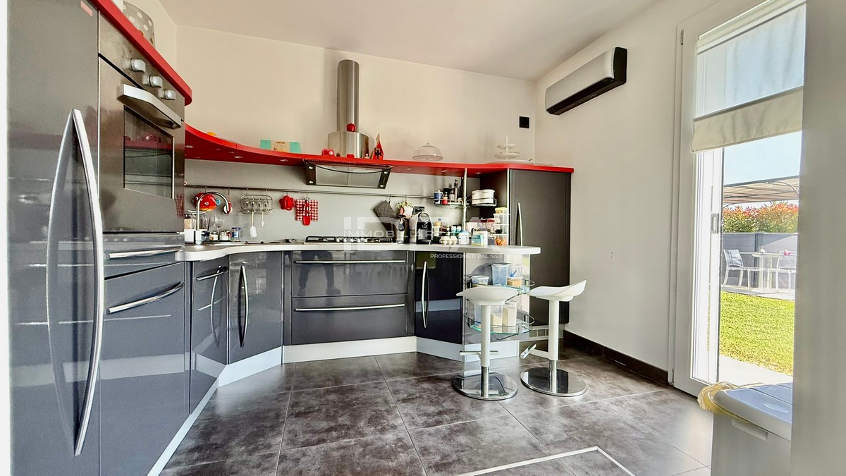 Villa con giardino in via della madoninna 79, Capannori