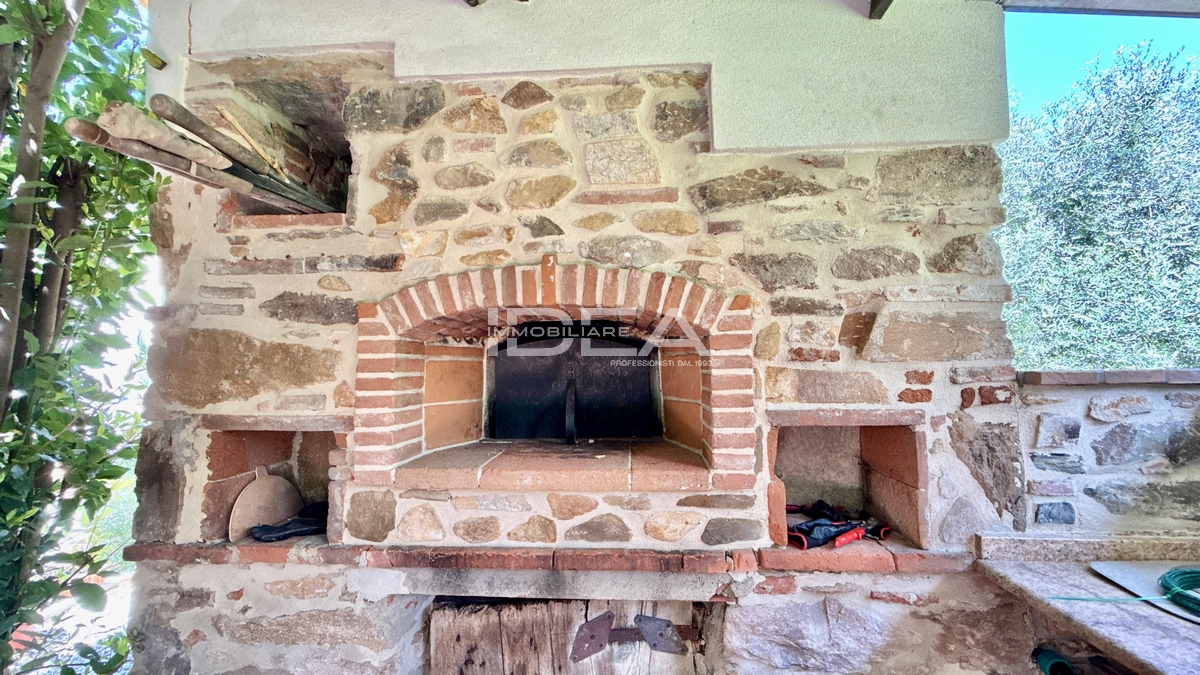 Rustico con giardino in via di sottomonte, Capannori