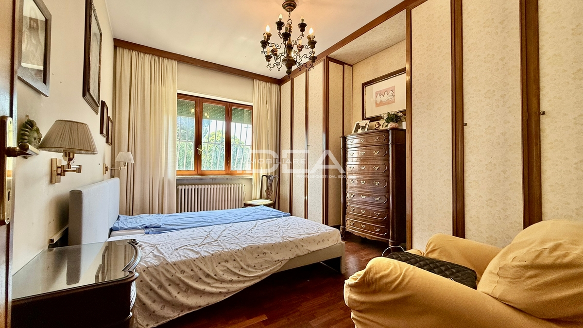 Villa con giardino in via san marco, Lucca