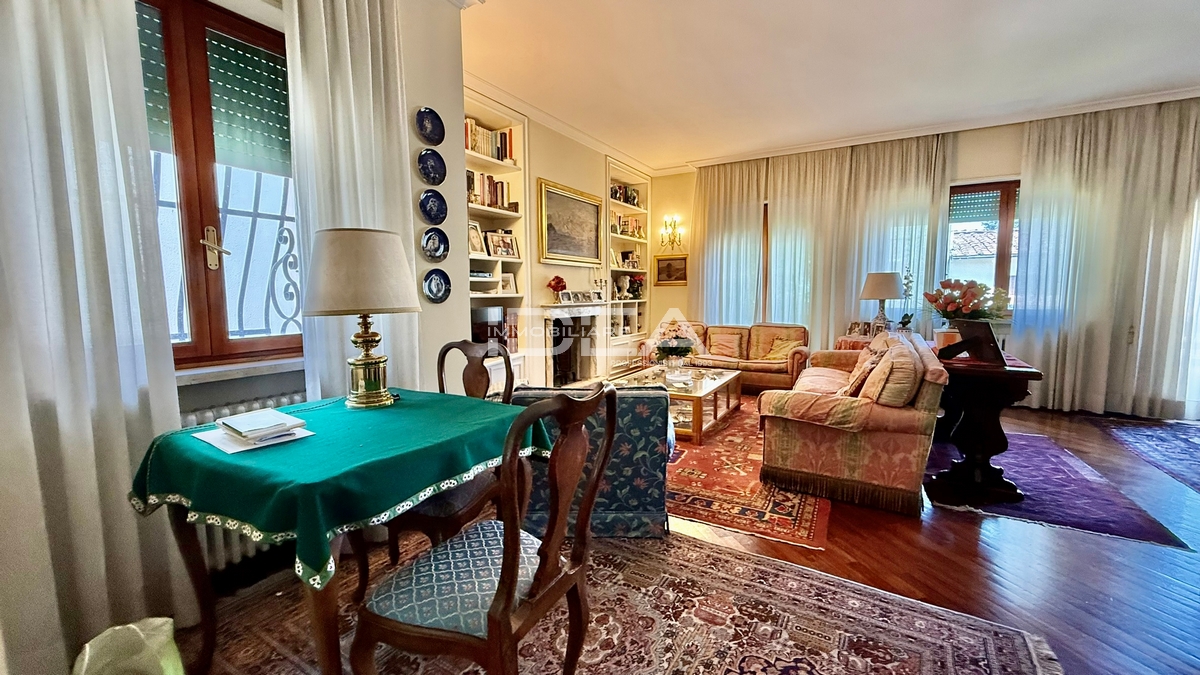 Villa con giardino in via san marco, Lucca