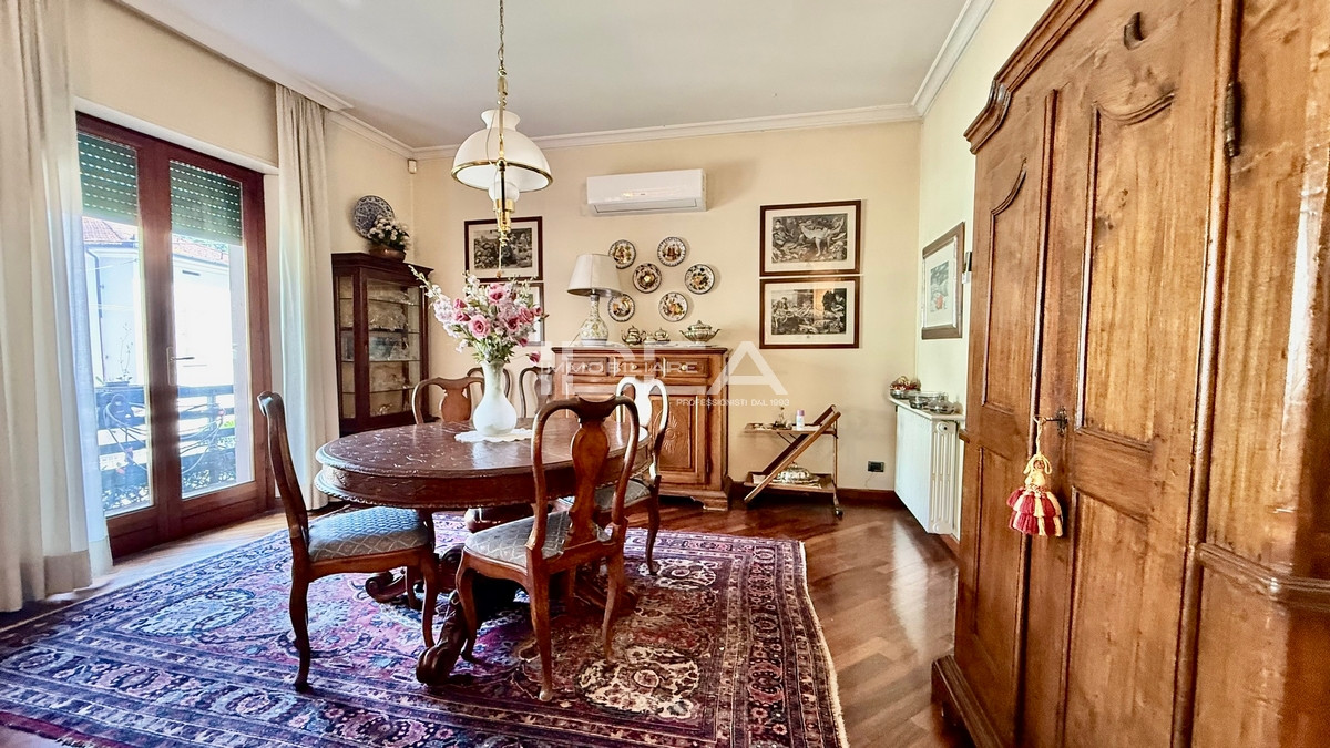 Villa con giardino in via san marco, Lucca