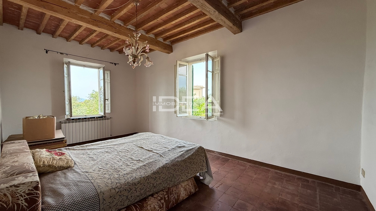 Villa con giardino in via di montecarlo, Montecarlo
