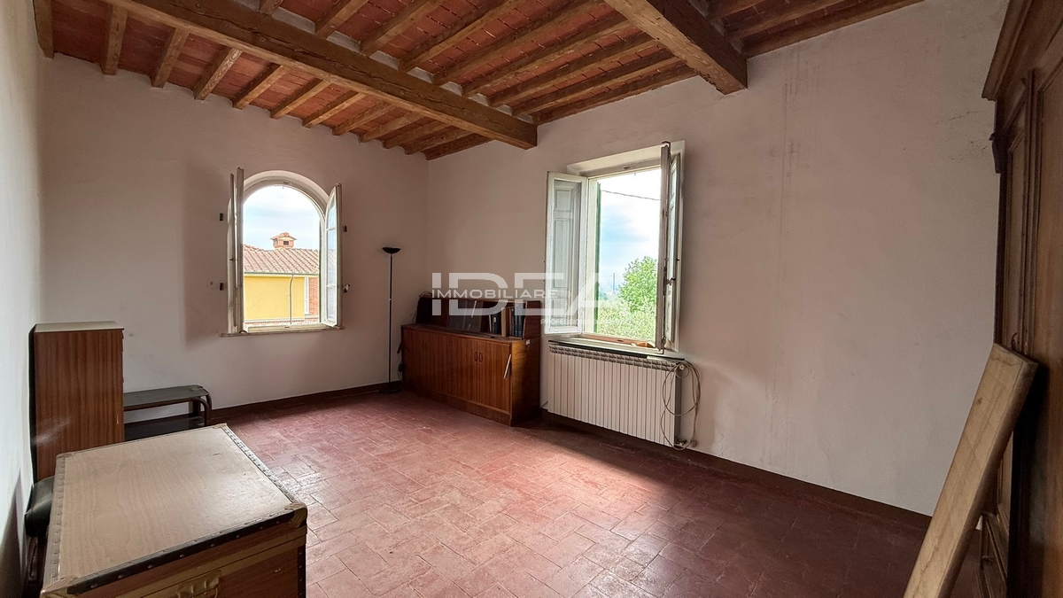 Villa con giardino in via di montecarlo, Montecarlo