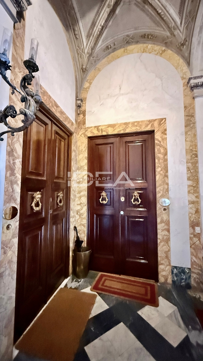 Quadrilocale in vendita in piazza san pietro somaldi, Lucca