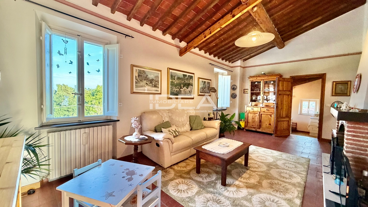 Rustico con giardino in via piana, Lucca