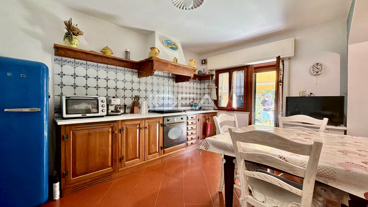 Villa con giardino in via dei mammini, Lucca