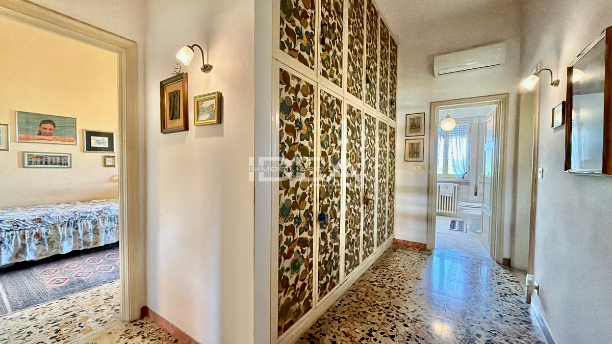 Villa con giardino in via dei mammini, Lucca