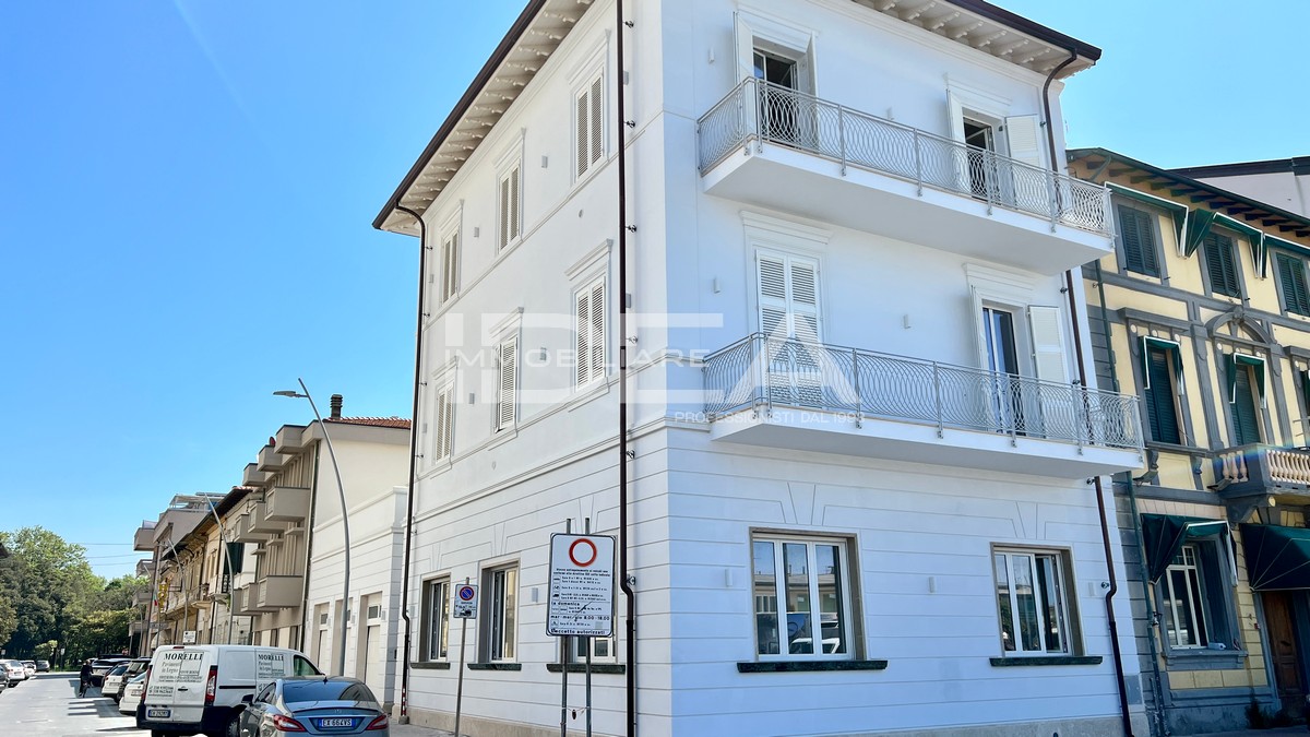 Quadrilocale ristrutturato in viale buonarroti, Viareggio