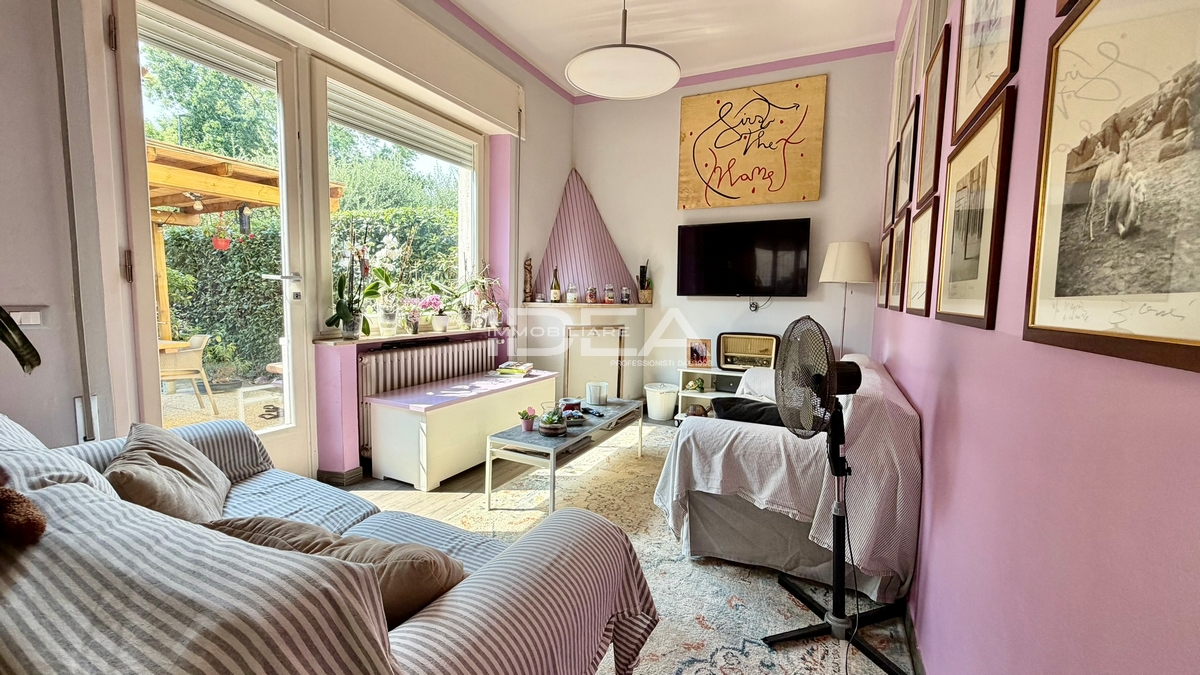 Villa con giardino in via aldo muston, Lucca
