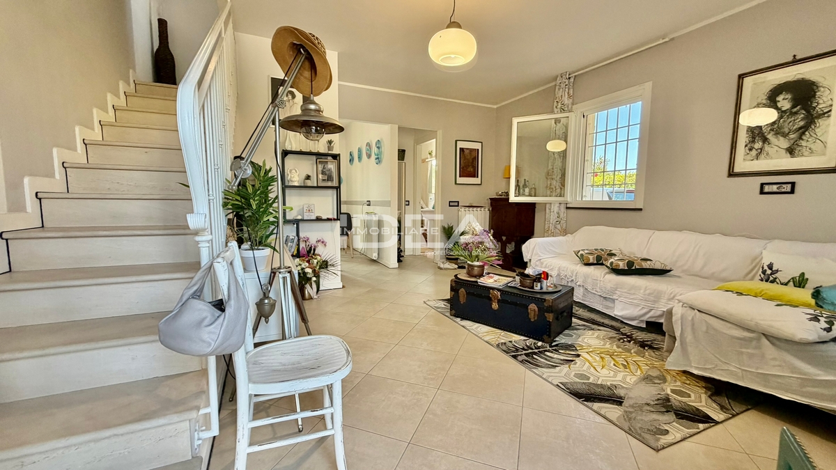 Villa con giardino in via di villa landi, Lucca