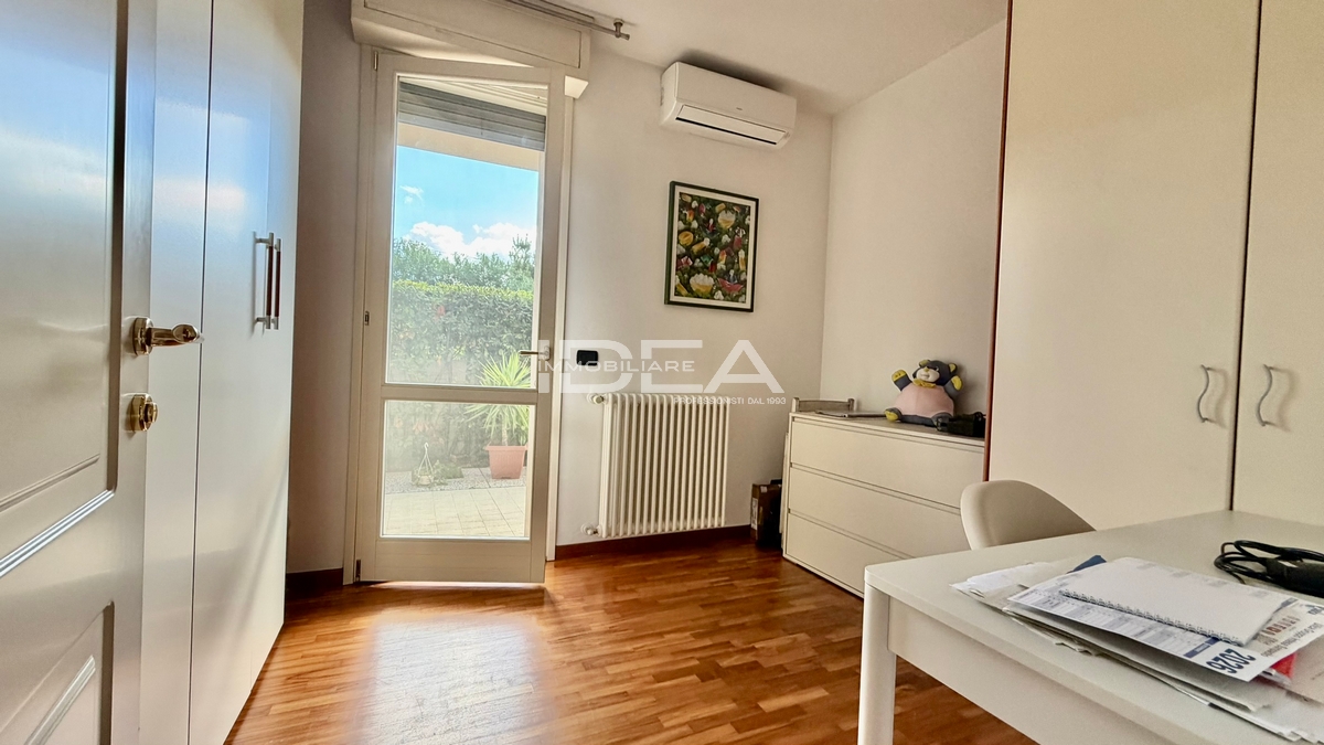 Trilocale con terrazzo in via nino bixio, Viareggio