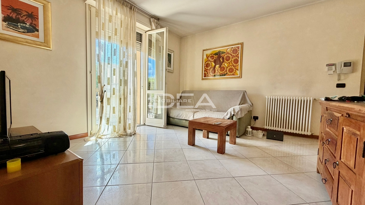 Trilocale con terrazzo in via nino bixio, Viareggio
