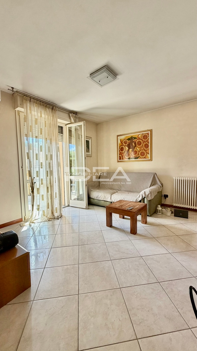 Trilocale con terrazzo in via nino bixio, Viareggio
