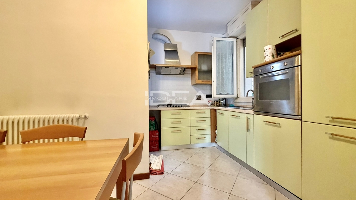 Trilocale con terrazzo in via nino bixio, Viareggio