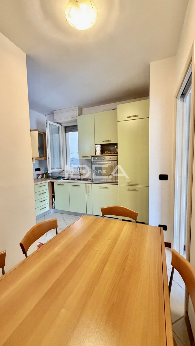 Trilocale con terrazzo in via nino bixio, Viareggio